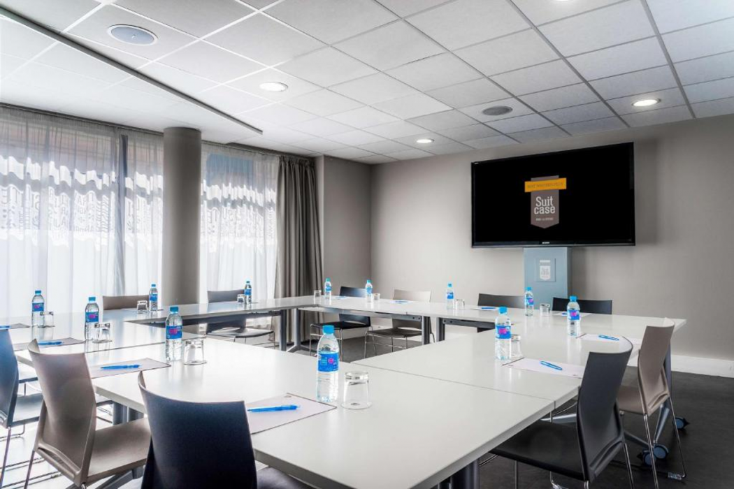 Best Western Plus Suitcase Paris La Defense 8/23