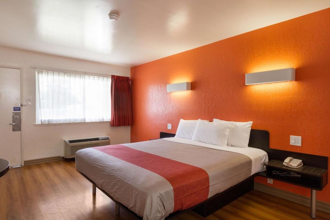 Motel6 Claremont, CA 20/54