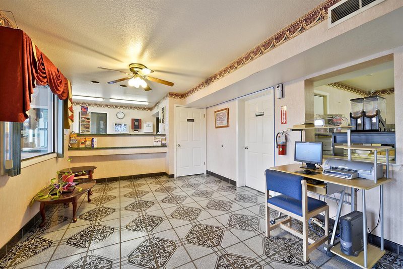 Budget Inn San Antonio Downtown I-10 East photo3