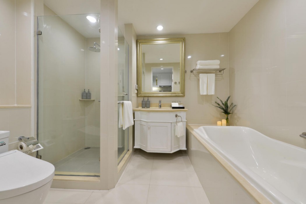 Centre Point Plus Hotel Silom 27/76