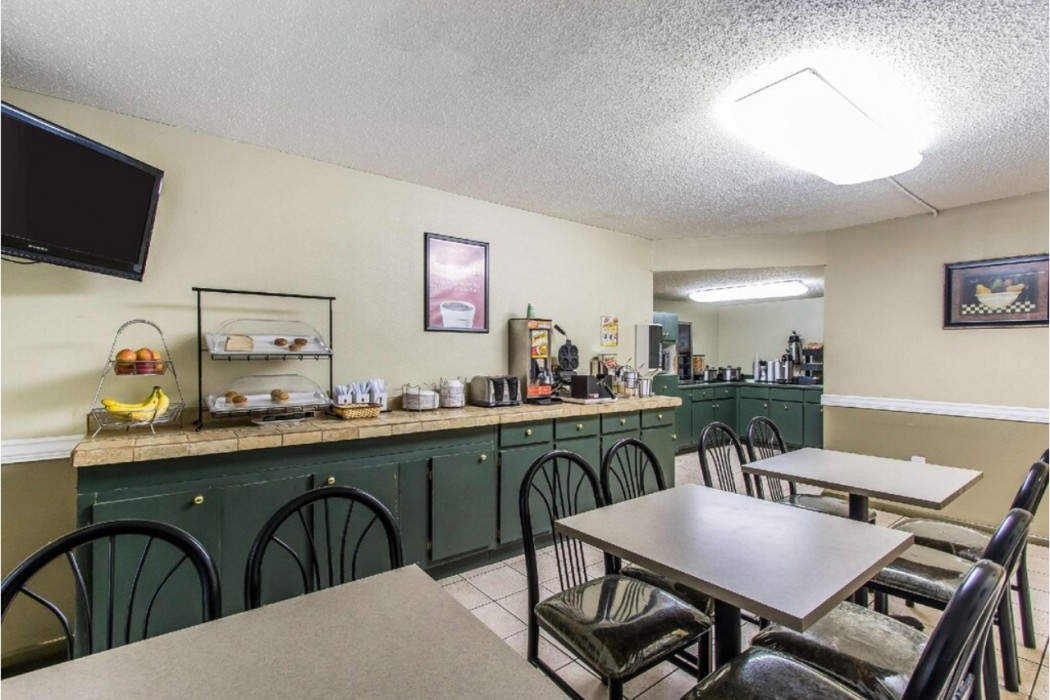 Days Inn by Wyndham Scottsboro AL 21/27