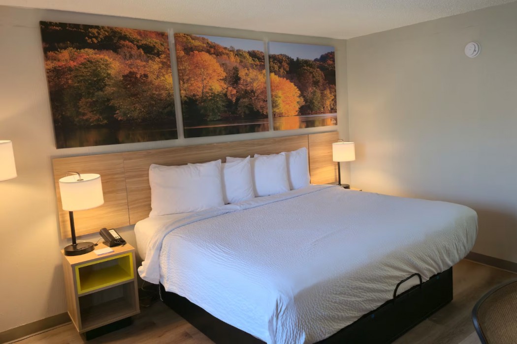 Days Inn by Wyndham Scottsboro AL 11/27