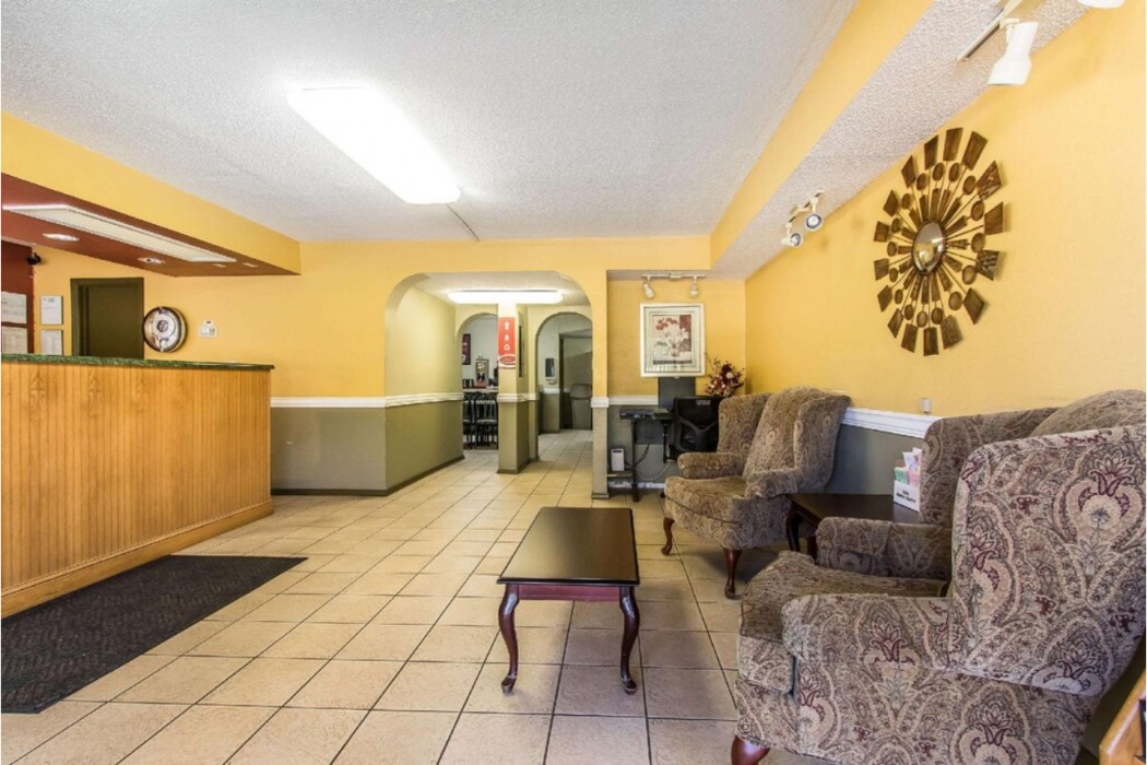 Days Inn by Wyndham Scottsboro AL 5/27