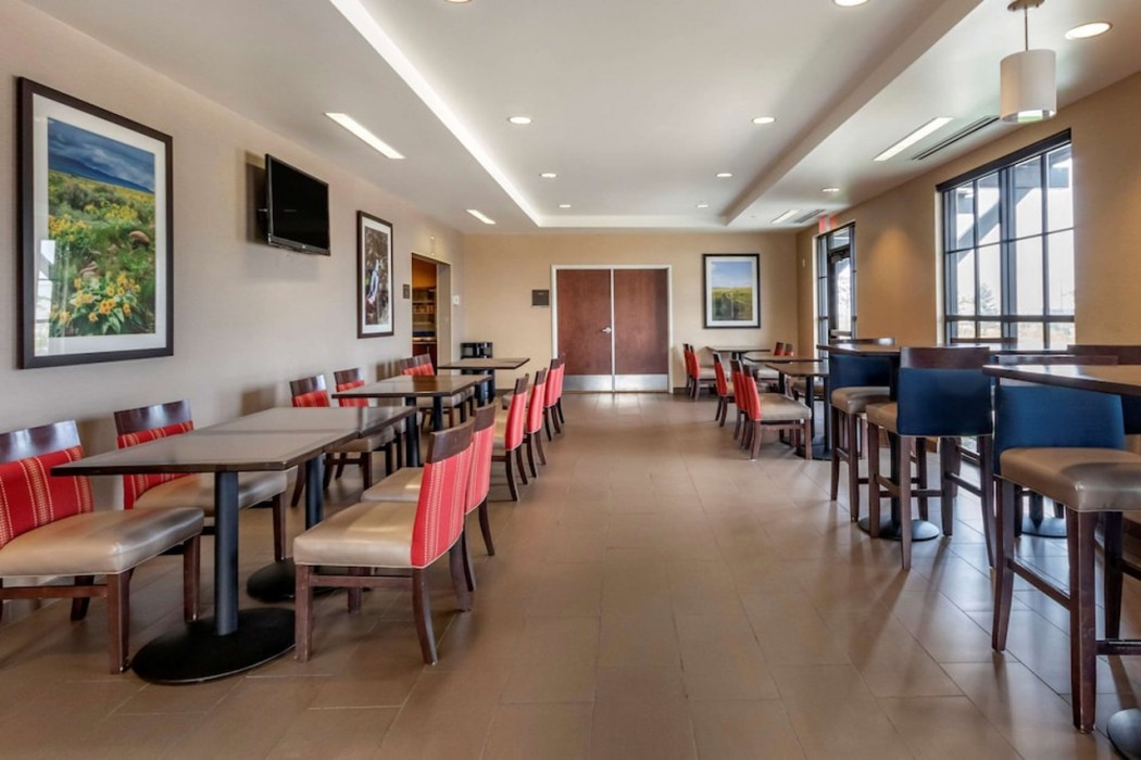 Comfort Suites Airport-University 8/33