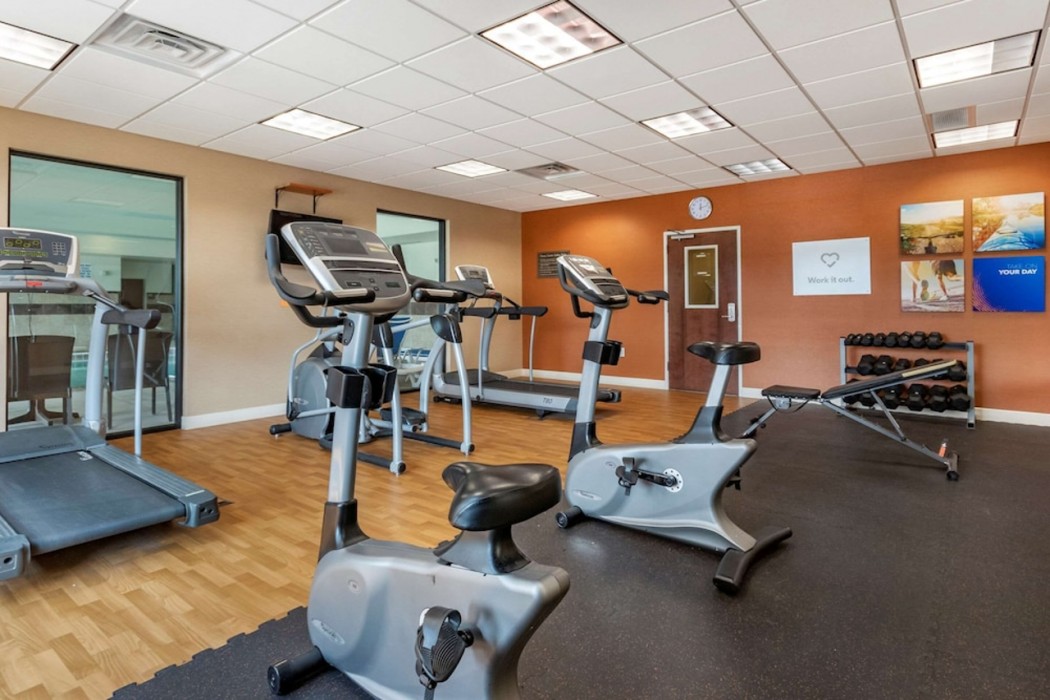 Comfort Suites Airport-University 10/33