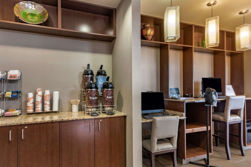 Comfort Suites Airport-University 7/33