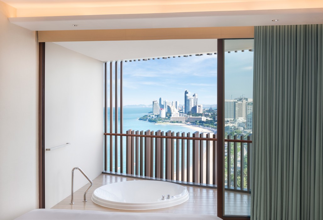 Hilton Pattaya 10/80