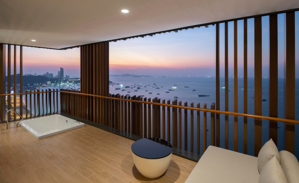 Hilton Pattaya 18/80