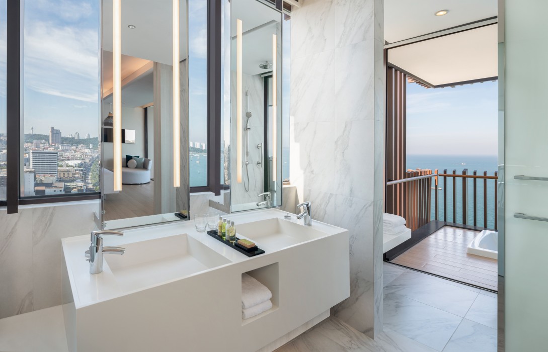 Hilton Pattaya 8/80