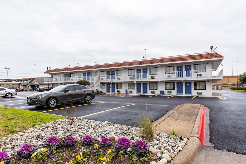 Motel6 North Richland Hills, TX image