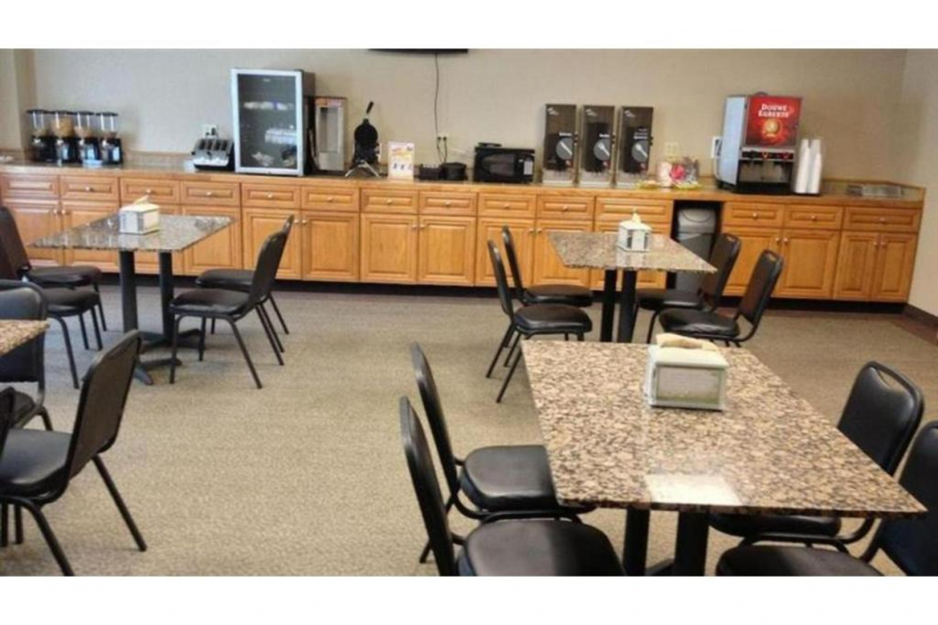 Pleasant Night Inn Carthage Near Fort Drum 18/21