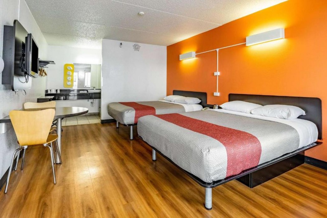 Motel6 Joliet, IL - I-80 13/58