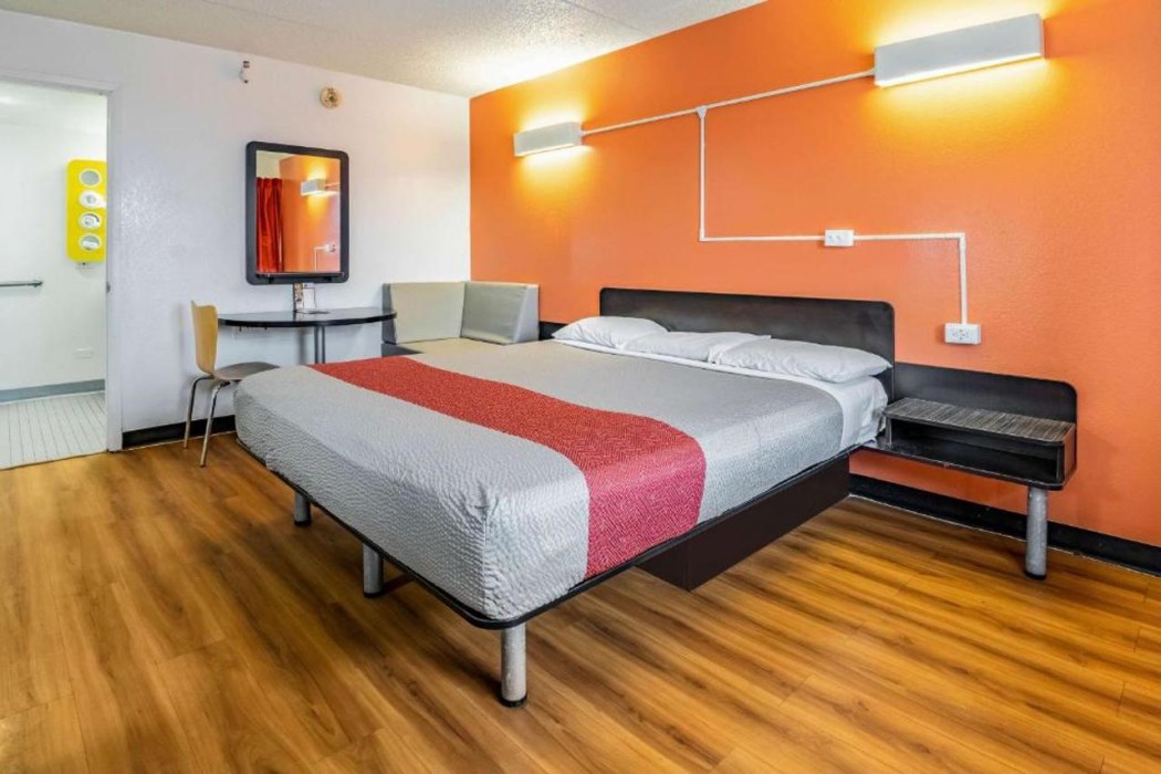 Motel6 Joliet, IL - I-80 12/58
