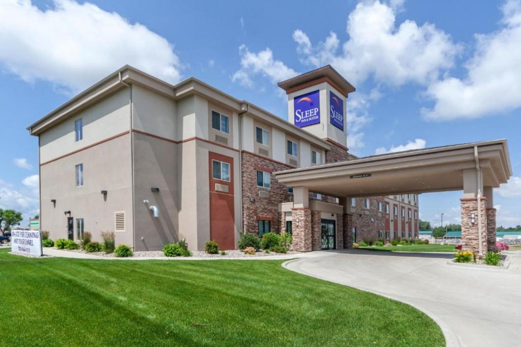 Sleep Inn & Suites Devils Lake, ND 2/42