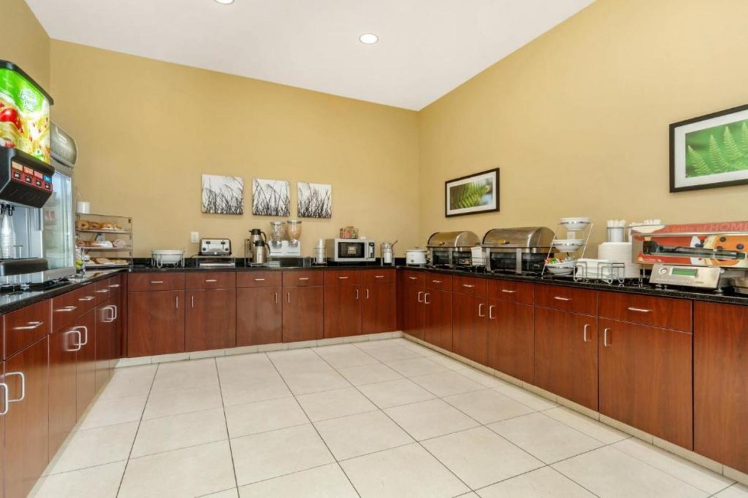 Sleep Inn & Suites Devils Lake, ND 23/42