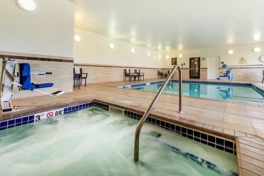 Sleep Inn & Suites Devils Lake, ND 30/42