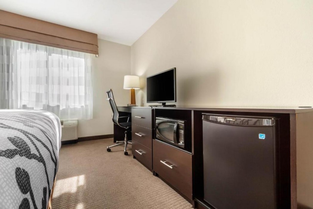 Sleep Inn & Suites Devils Lake, ND 16/42