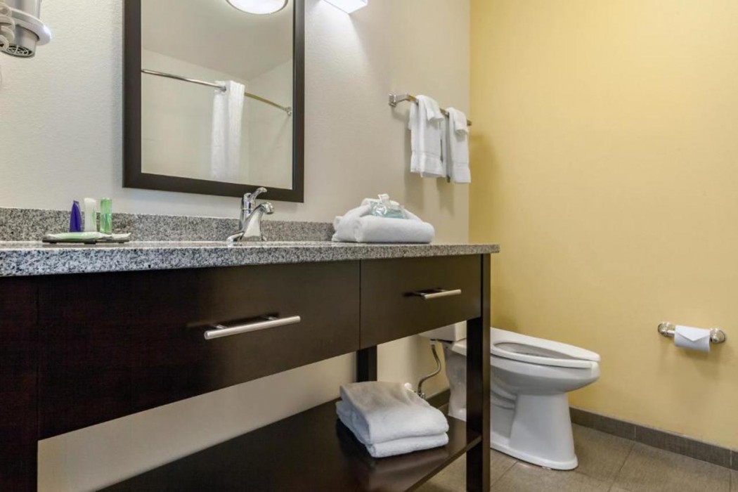 Sleep Inn & Suites Devils Lake, ND 17/42