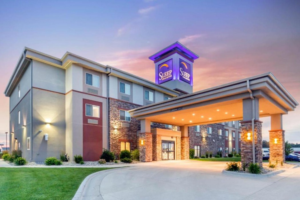 Sleep Inn & Suites Devils Lake, ND 1/42
