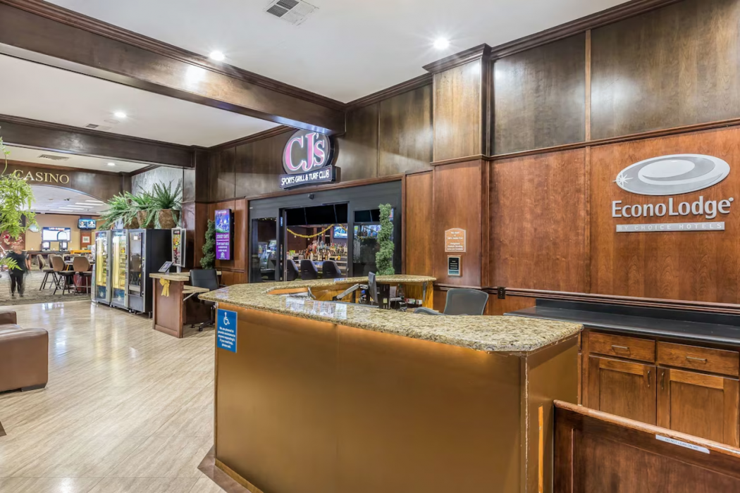 Econo Lodge Lake Elsinore 4/22