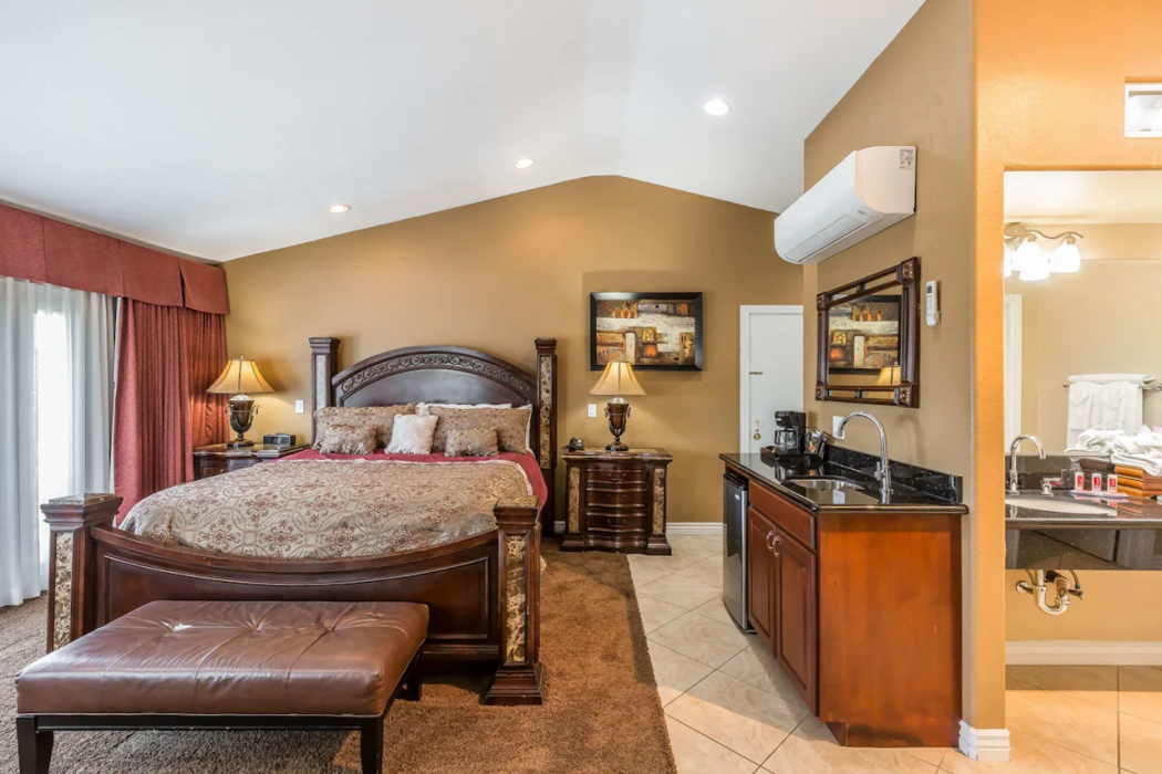 Econo Lodge Lake Elsinore 14/22