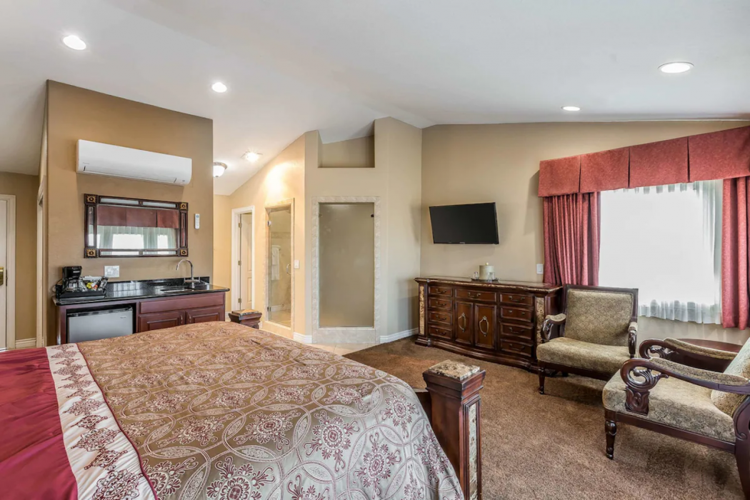 Econo Lodge Lake Elsinore 15/22