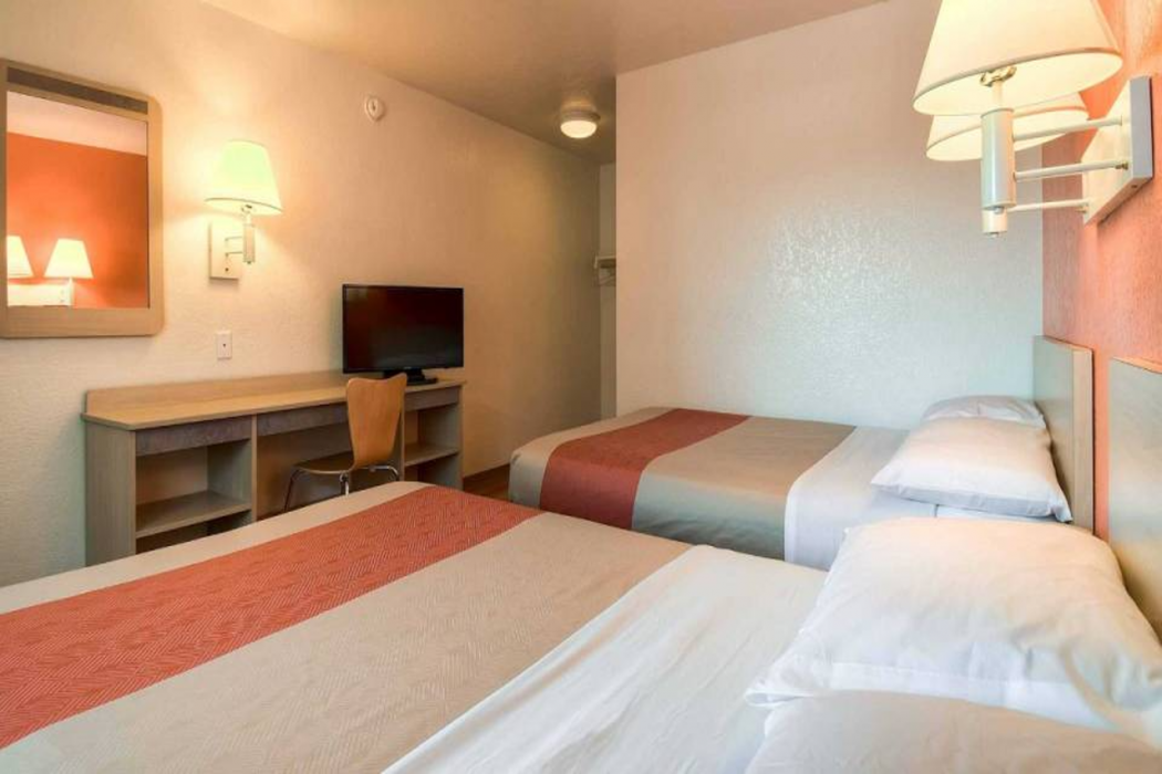 Motel6 Westminster, CA - South - Long Beach Area 15/43