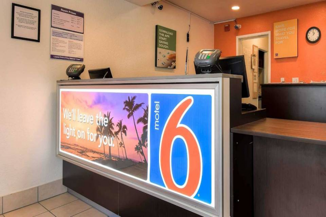 Lobby at Motel6 Westminster, CA - South - Long Beach Area, WESTMINSTER - CA
