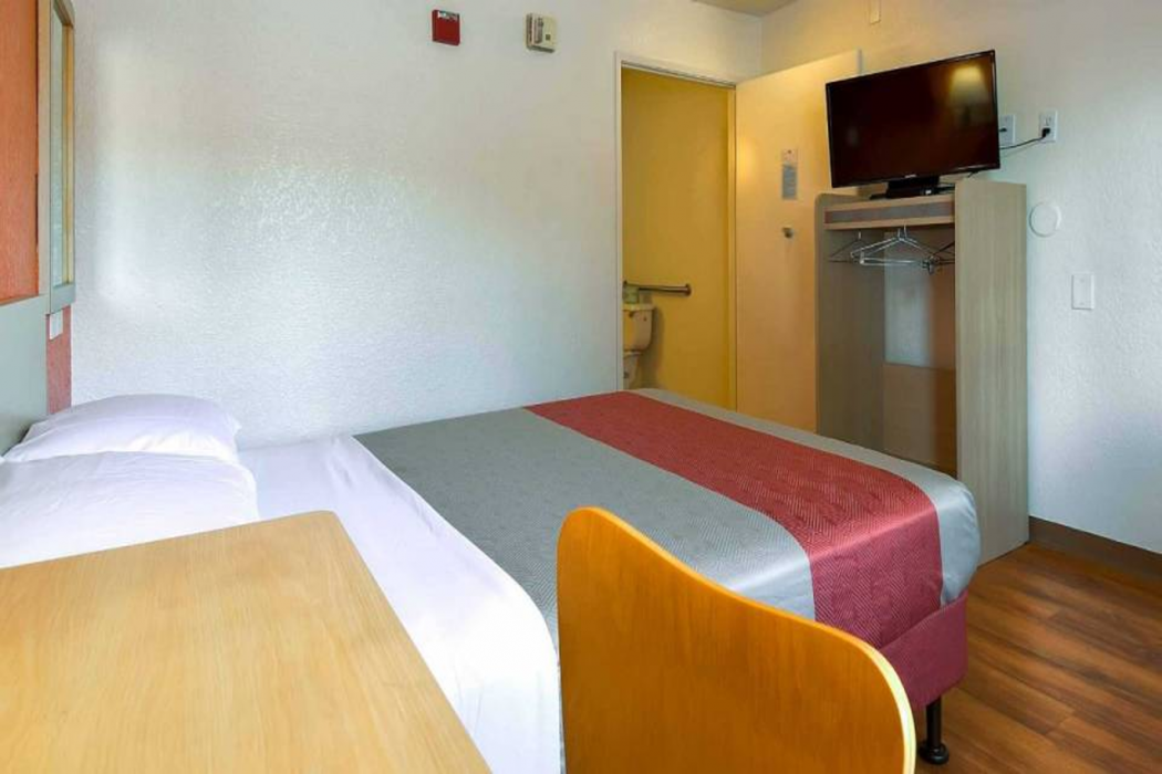 Motel6 Westminster, CA - South - Long Beach Area 9/43