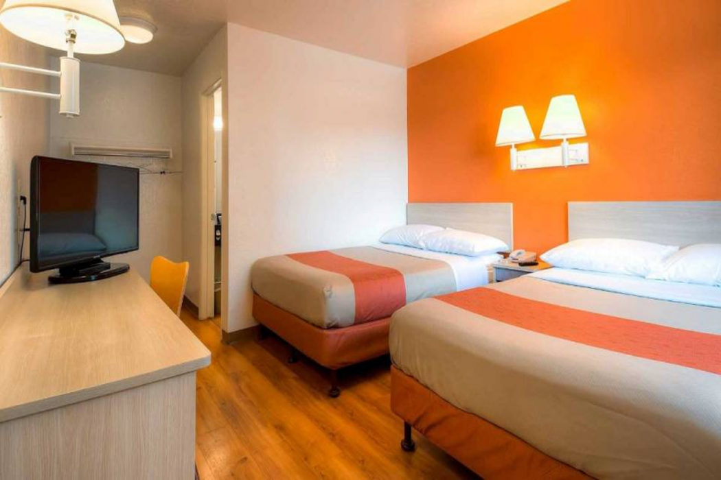 Motel6 Westminster, CA - South - Long Beach Area 13/43