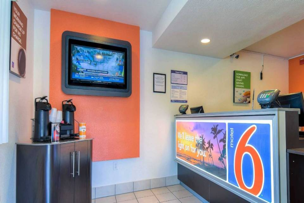 Lobby at Motel6 Westminster, CA - South - Long Beach Area, WESTMINSTER - CA