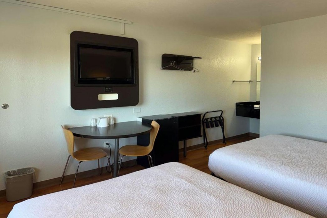 Motel6 Simi Valley, CA 13/50