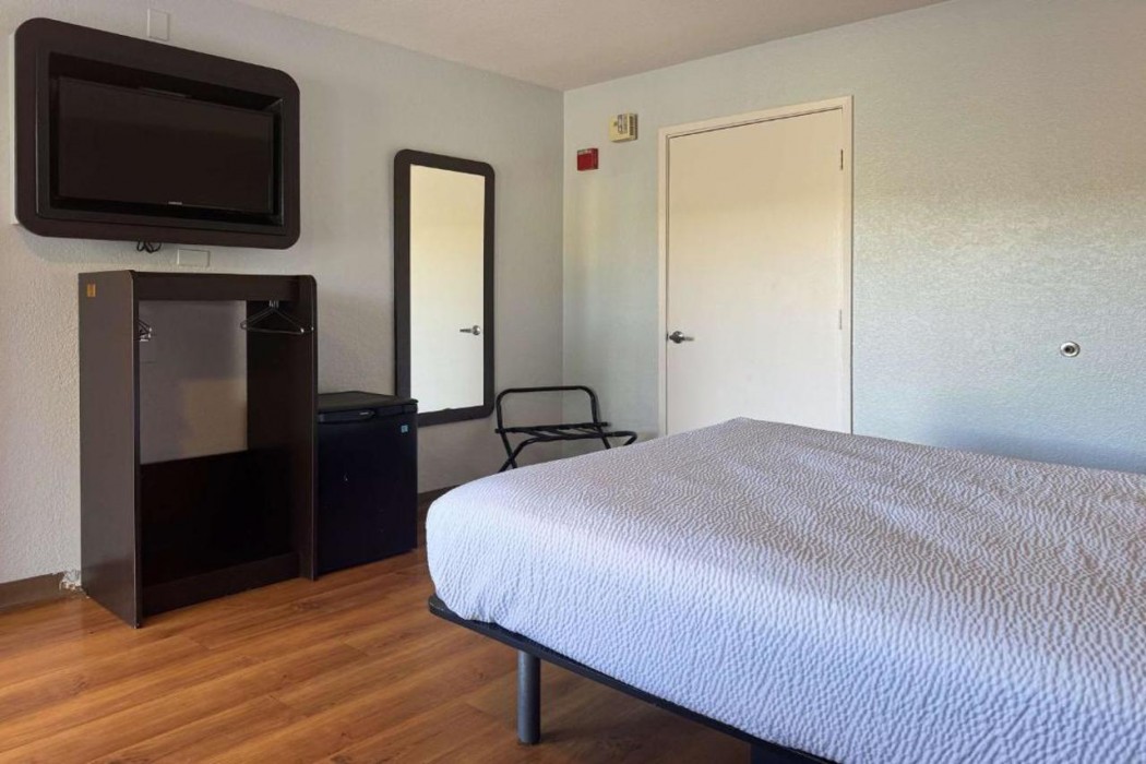 Motel6 Simi Valley, CA 12/50