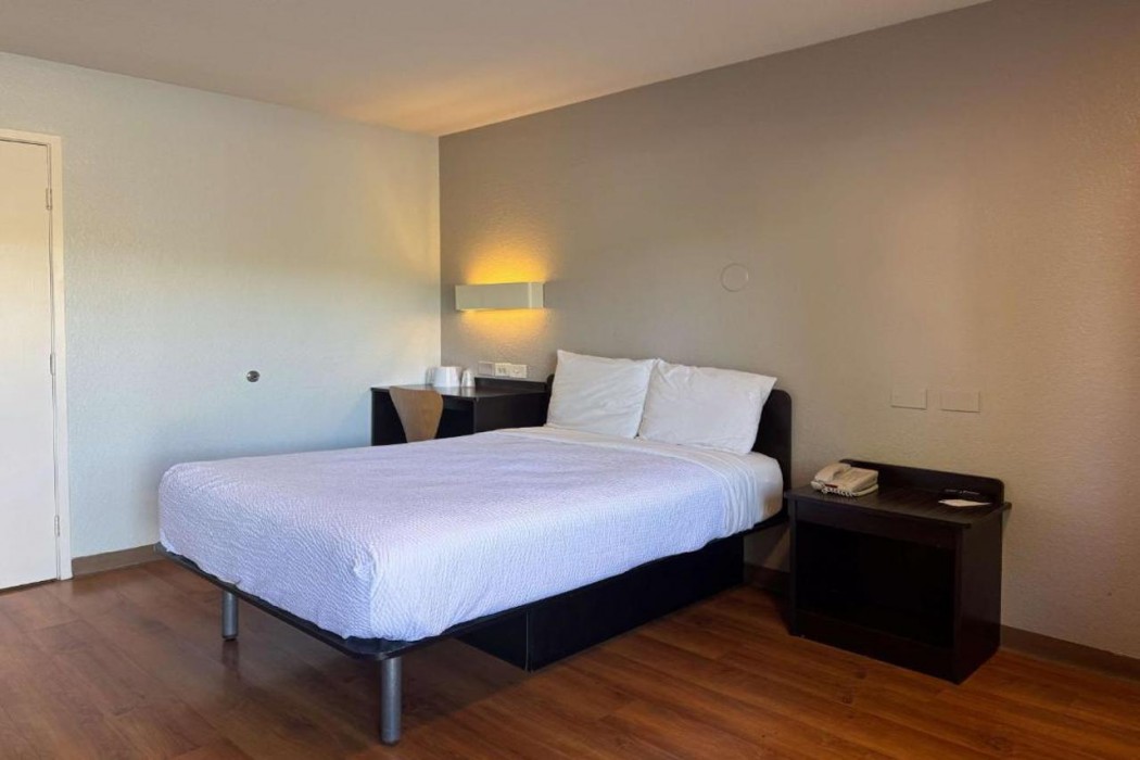 Motel6 Simi Valley, CA 11/50