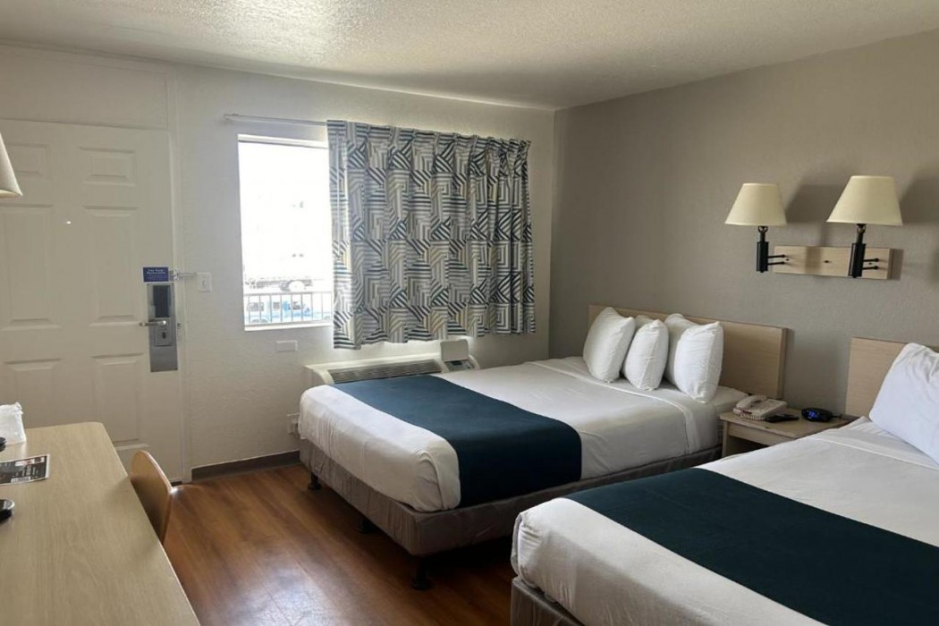 Motel6 Stanton, CA - Anaheim West 18/60
