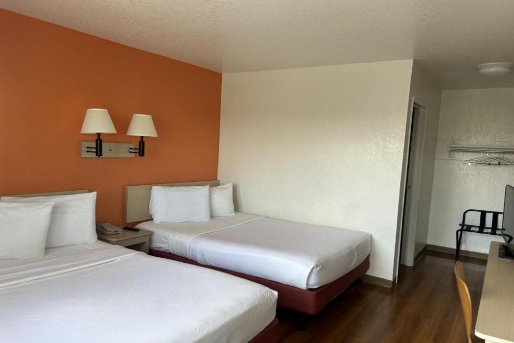 Motel6 Stanton, CA - Anaheim West 17/60