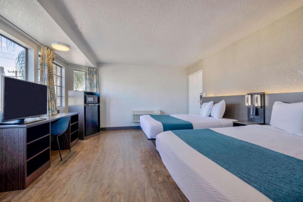 Motel6 Anaheim, CA - Fullerton East 20/59