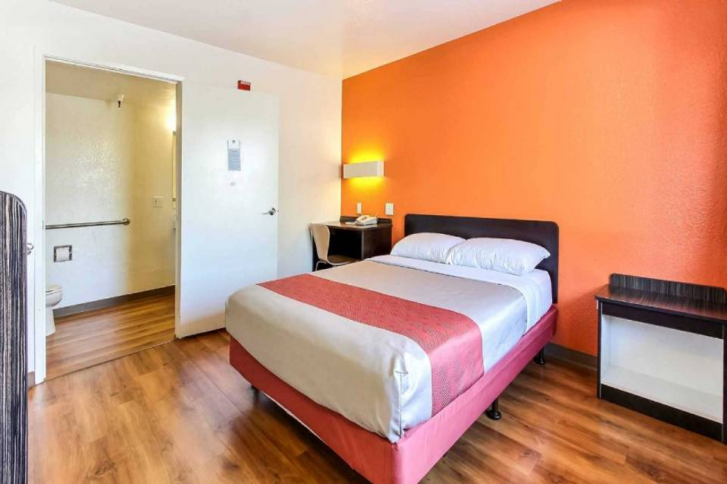 Motel6 Watsonville, CA - Monterey Area 13/64