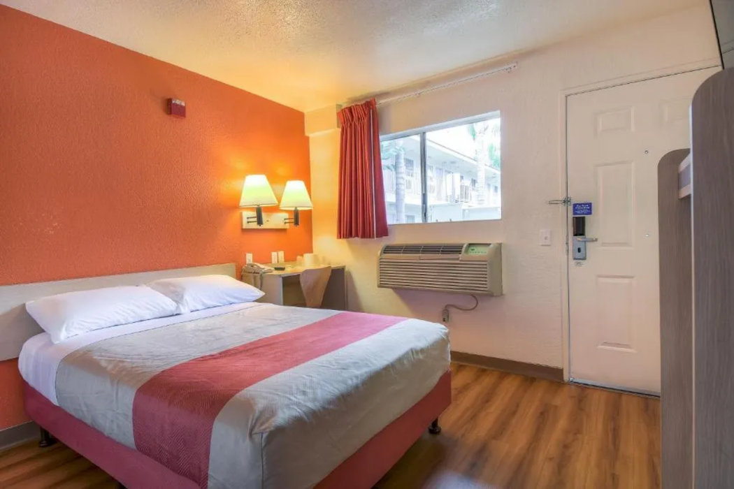 Motel6 Chino, CA - Los Angeles Ontario 10/38