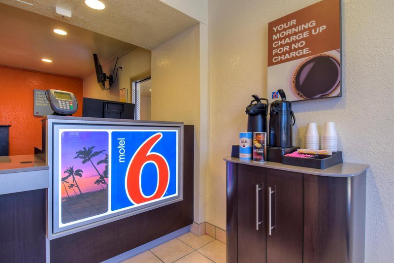 Motel6 Jurupa Valley, CA - Riverside West 11/44