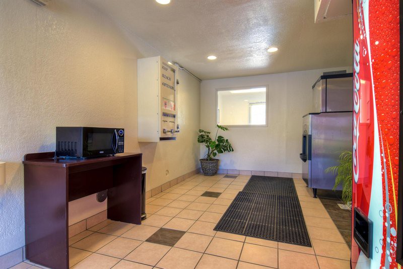 Motel6 Jurupa Valley, CA - Riverside West 12/44