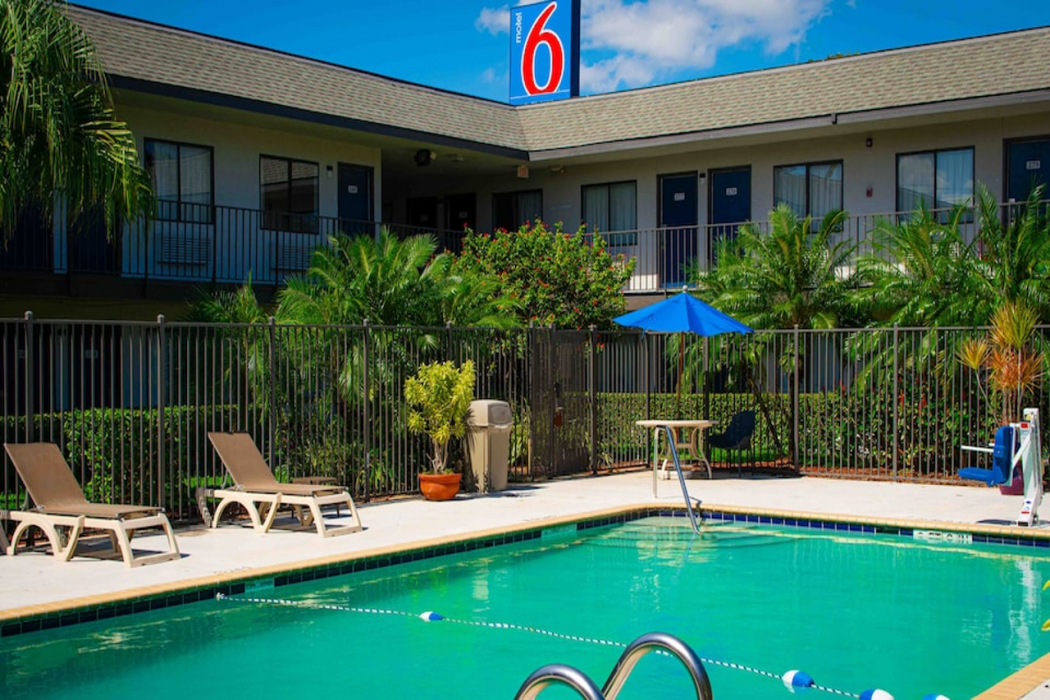 Motel6 Lantana/West Palm Beach, FL 33/60
