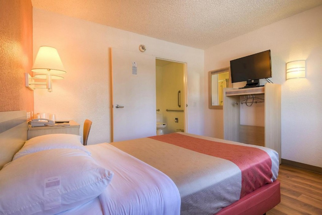 Motel6 Las Vegas, NV - Boulder Highway 6/10