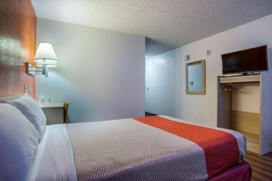 Motel6 Tucson, AZ - North 18/53