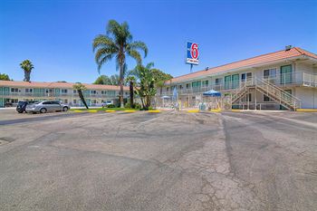 Motel 6 Los Angeles - Van Nuys/North Hills image