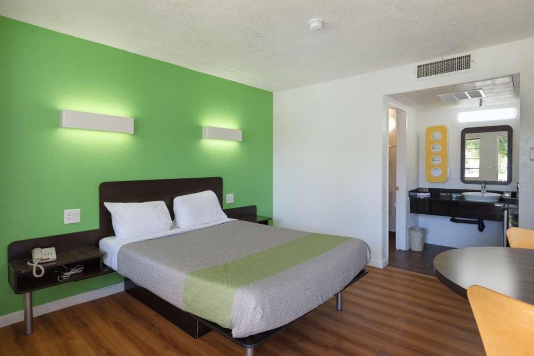 Motel6 Barstow, CA 16/57