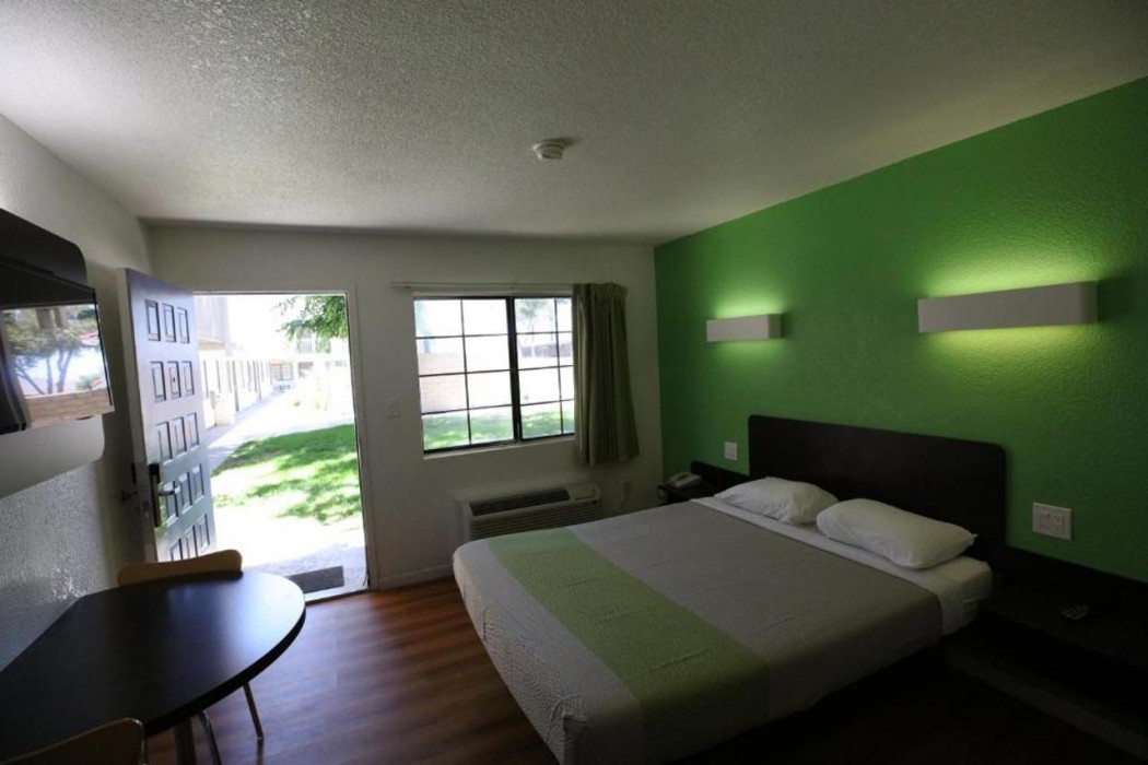 Motel6 Barstow, CA 18/57
