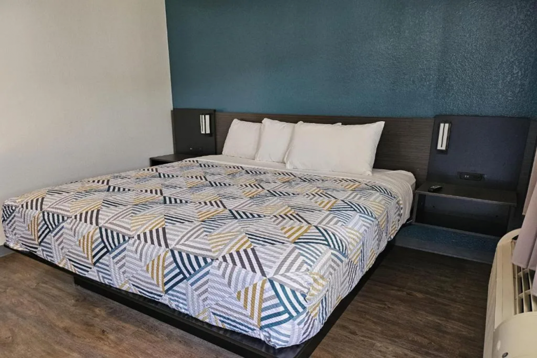 Motel6 Westminster, CA - North 17/60