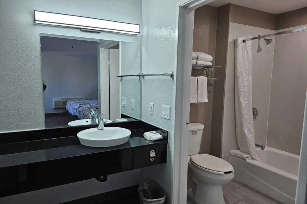Motel6 Westminster, CA - North 14/60
