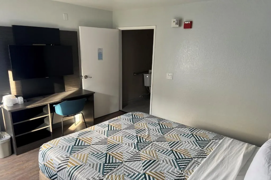 Motel6 Westminster, CA - North 13/60